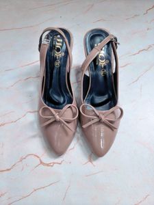 Chic Nude Bow Kitten Heels