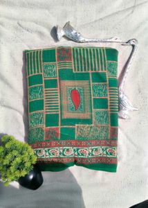 Elegant Red &amp; Green Printed Saree