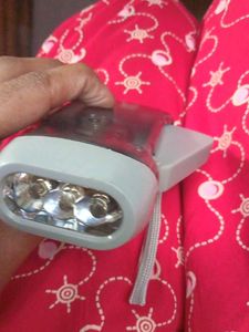 Hand crack dynamo led flash light