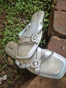 Stylish Silver flats from max