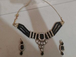 Elegant Black & White Jewelery Set
