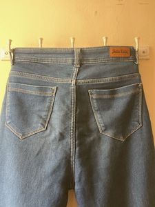 Women straight fit jeans