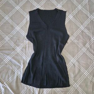 Black Ribbed V-Neck Sleeveless Tank Top