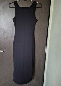 Sleek Black Sleeveless Midi Dress