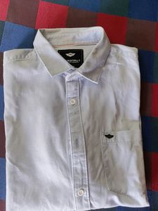 Men Regular Fit Solid Spread Collar Casual Shirt