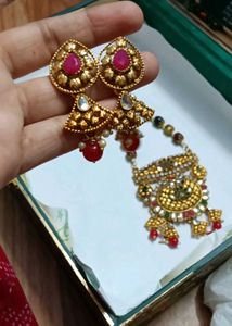 Stunning Gold Tone Necklace &amp; Earrings Set