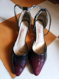 Classy cherry red heels 🍒