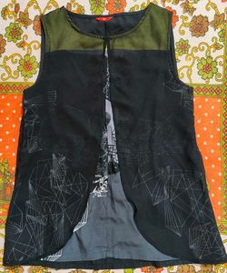 Unique Graphic Print Sleeveless Top