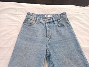 BERSHKA Brand Straight Fit Jeans