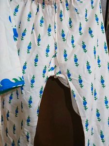 Women's White Kurta Set with Blue Print