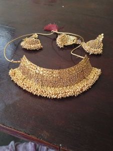 Exquisite Kundan &amp; Pearl Jewellery Set