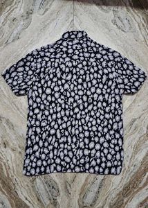 Chic Leopard Print Button-Up Shirt