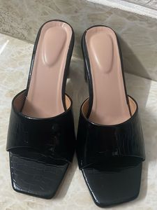Stylish Black Block Heel Sandals