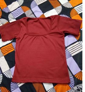 Chic Burgundy Ribbed Crop Top