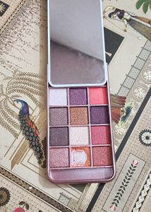 Swiss beauty and HR eyeshadow combo