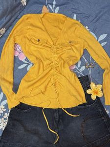 Chic Yellow Ruched V-Neck Long Sleeve Top