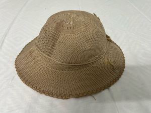 Women's Straw Hat with Flower Accents