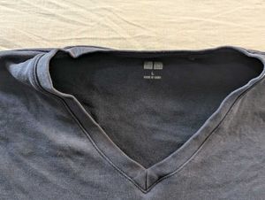 Uniqlo Men's Long Sleeve V-Neck T-Shirt