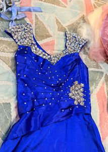 Blue Embellished Gown🦋🧚🏻‍♀️(zip stuck)
