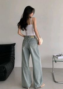 Light Wash Wide Leg Jeans 🎀