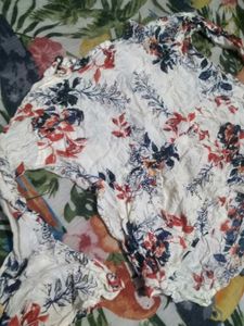 Floral Print Tie-Neck Peplum Top