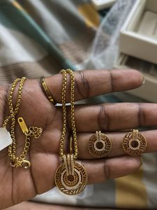 Elegant Gold Tone Necklace & Earring Set