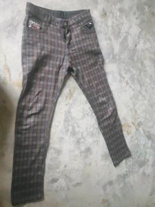 A Very Nice Black Colour Checks Pant