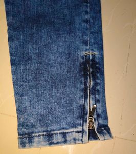 Stylish Blue Acid Wash Jeans with Zippers