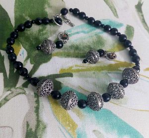 (PRICEDROP!!) Black onyx hand made neck/ear set