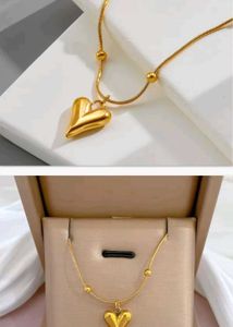 Elegant Gold Tulip Pendant - anti tarnish