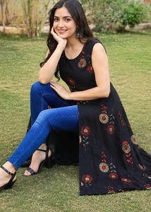 Stylish Black Floral Print Kurta