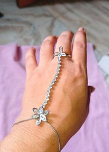 🆕Hand Chain Bracelet