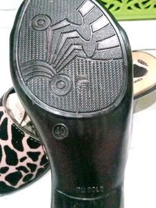 Tiger Print Black And Tan Colour Medium Heel