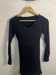 Classic Black V-Neck Long Sleeve Top