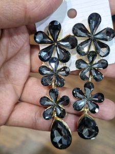 Elegant Black Flower Drop Earrings