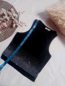 V,Beautiful Gorgeous Black Crop Top