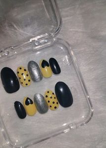 Cute Black Yellow Heart Press On Nails