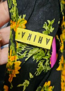 AHIRA Floral Print Blouse