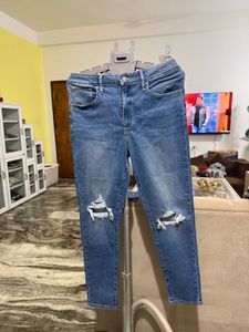 Levi’s blue Ripped Jeans👖