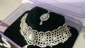 Stunning Rhinestone Jewellery Set