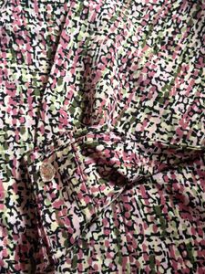 Stylish Y2K style shirt can be worn in many ways.