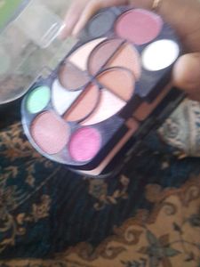 3layered NEW makeup Kit