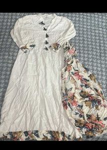 Elegant White Kurta Set with Floral Accents