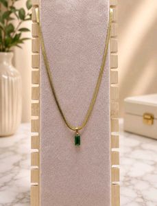 Elegant Emerald Pendant Necklace