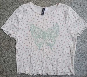 H&M Cute fitted tshirt with butterfly print