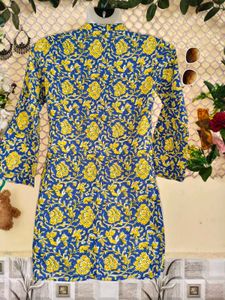 Girls Blue Floral Kurti with Leggings