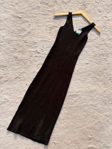 Chic V-Neck Sleeveless Midi Dress
