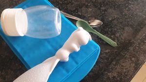 Mini Ice Cube Tray &amp; Spoons Set