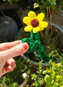 handmade pipe cleaner sunflower 🌻 Hair clutcher/