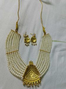 Elegant Pearl and Necklace Set